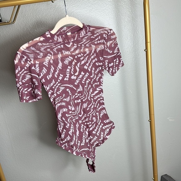 Skims Summer Mesh T-Shirt Body Suit Raspberry Swirl Size Medium NWT SOLDOUT - Picture 7 of 8